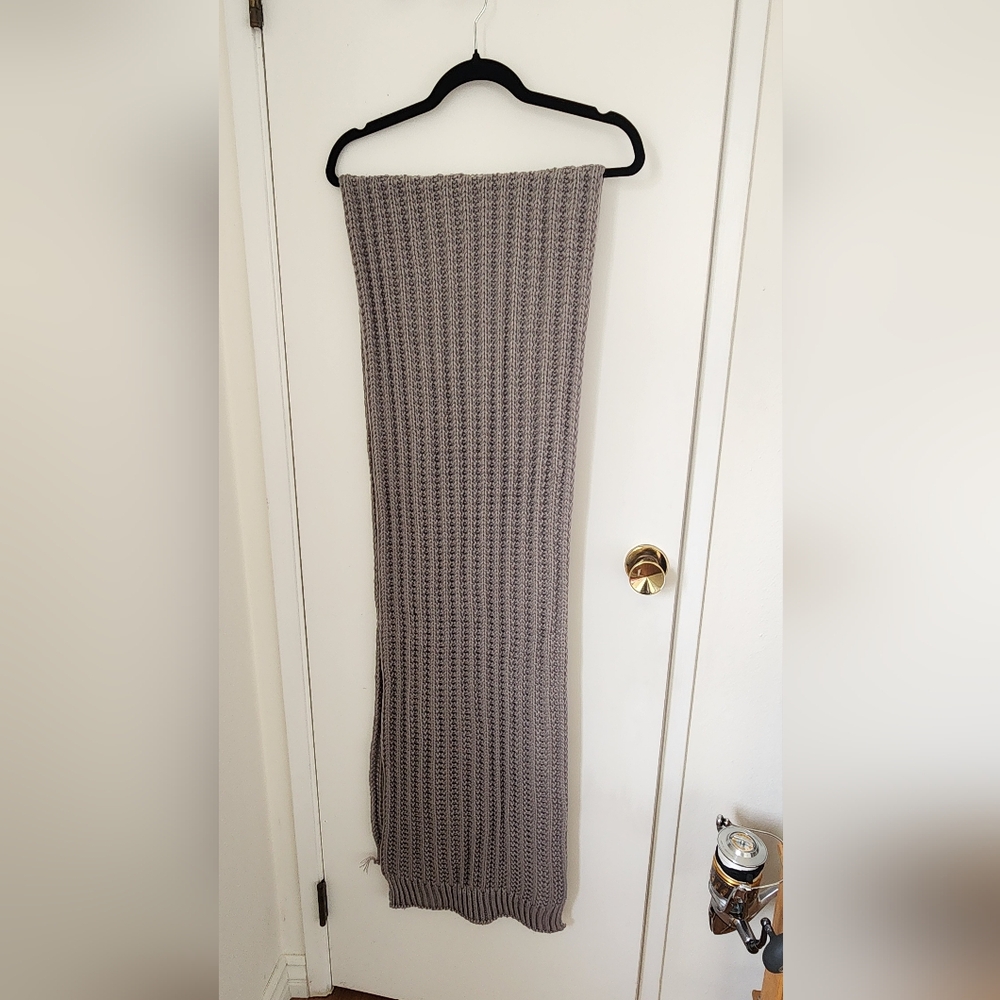 Gray Ribbed Knit Scarf
